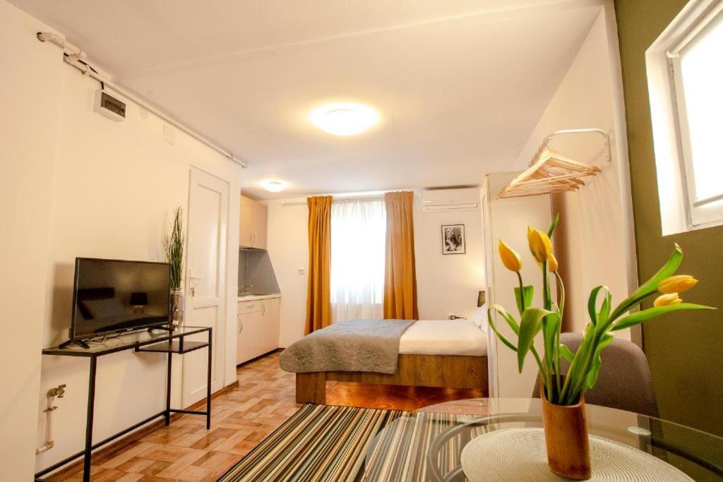 Color Apartments Old Town Center Бухарест Екстер'єр фото