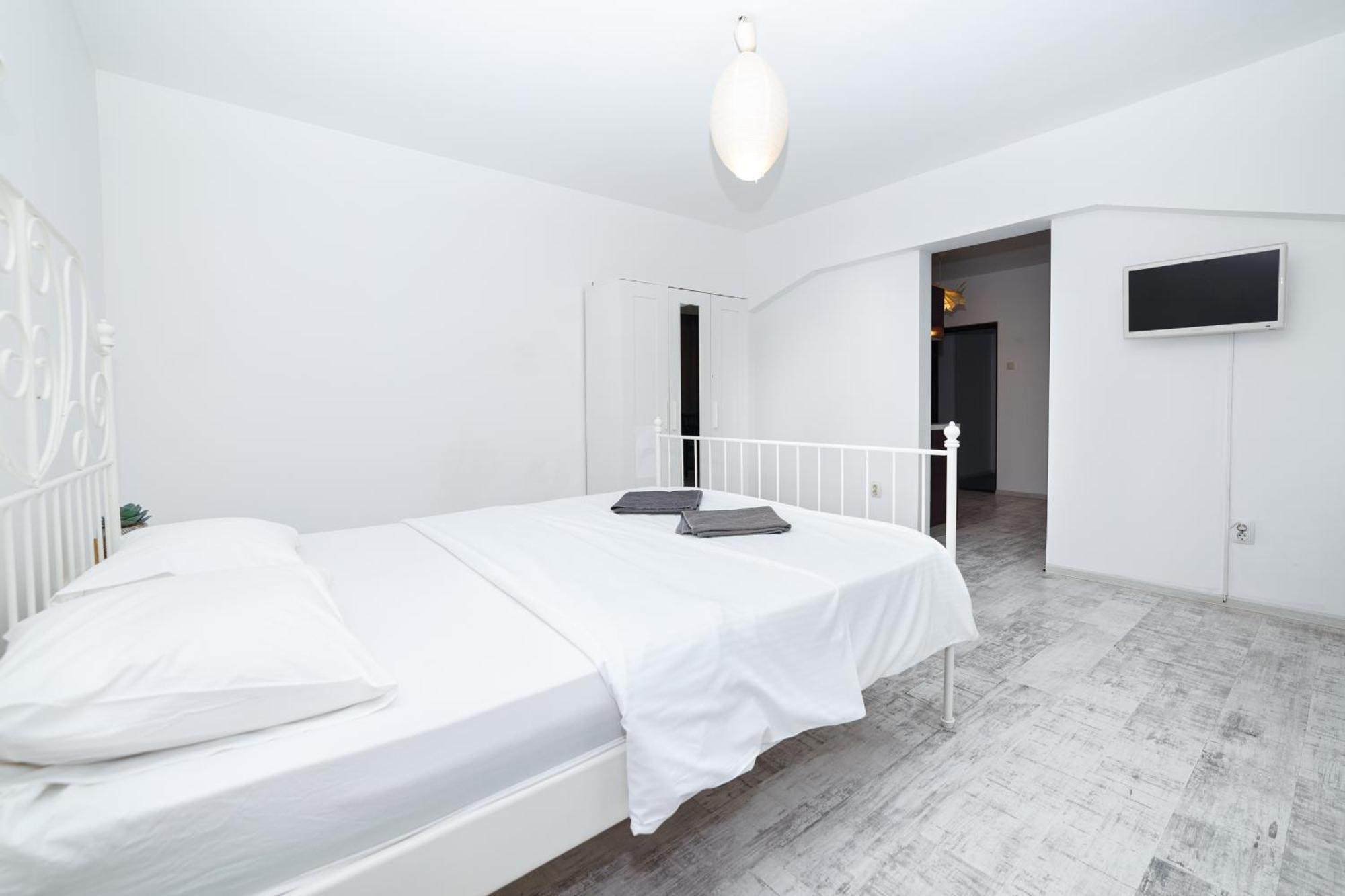 Color Apartments Old Town Center Бухарест Екстер'єр фото