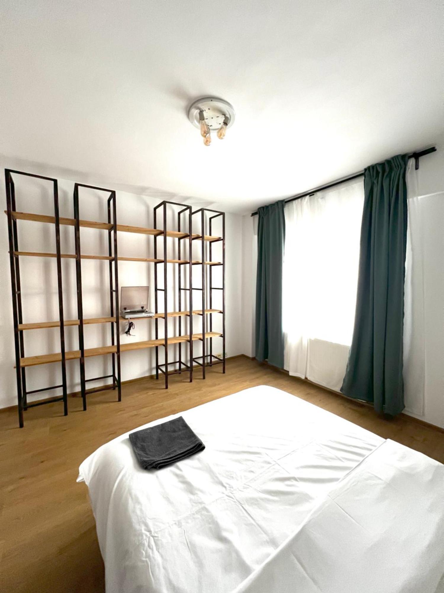 Color Apartments Old Town Center Бухарест Екстер'єр фото