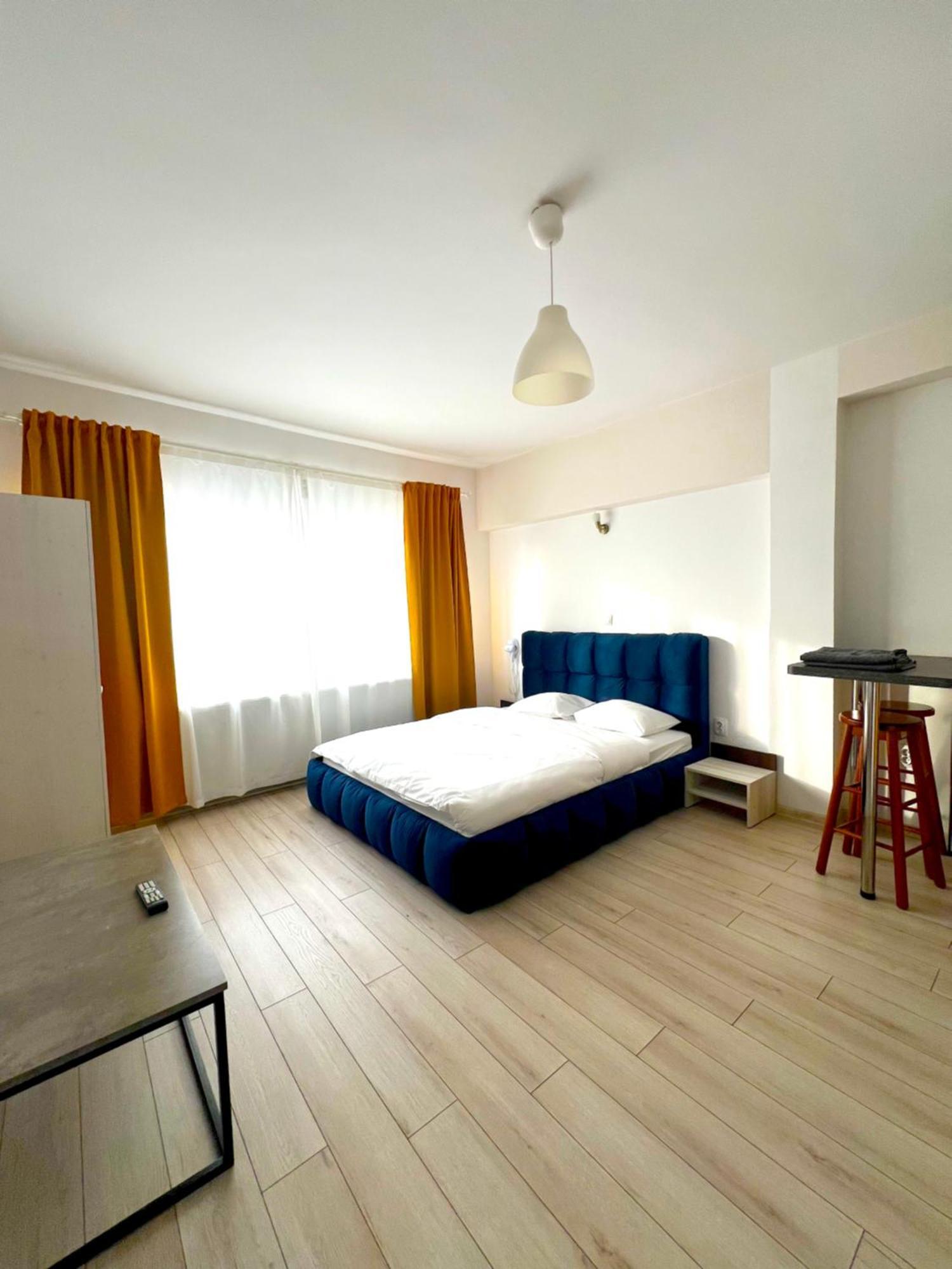 Color Apartments Old Town Center Бухарест Екстер'єр фото