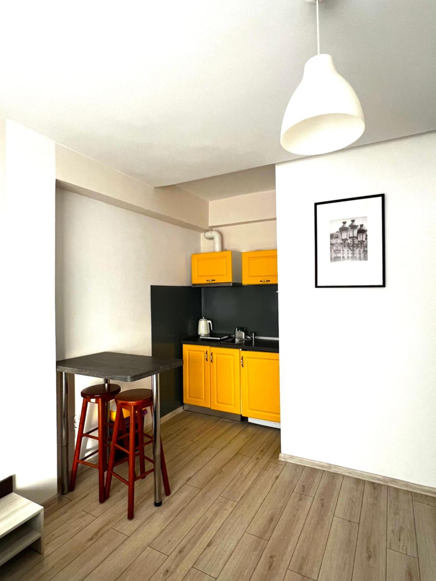 Color Apartments Old Town Center Бухарест Екстер'єр фото